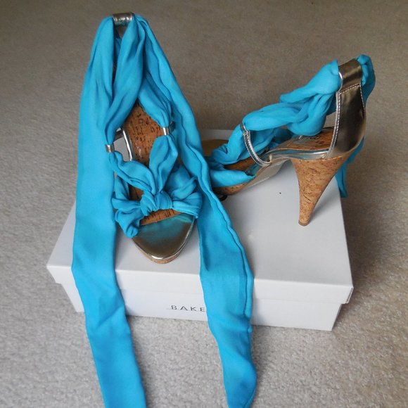 Bakers "Tonya" Blue Fabric/Cork Sandals Size 8 - Picture 4 of 5